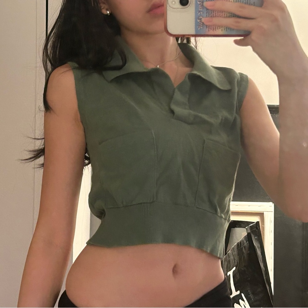 Green cropped knit sweater vest